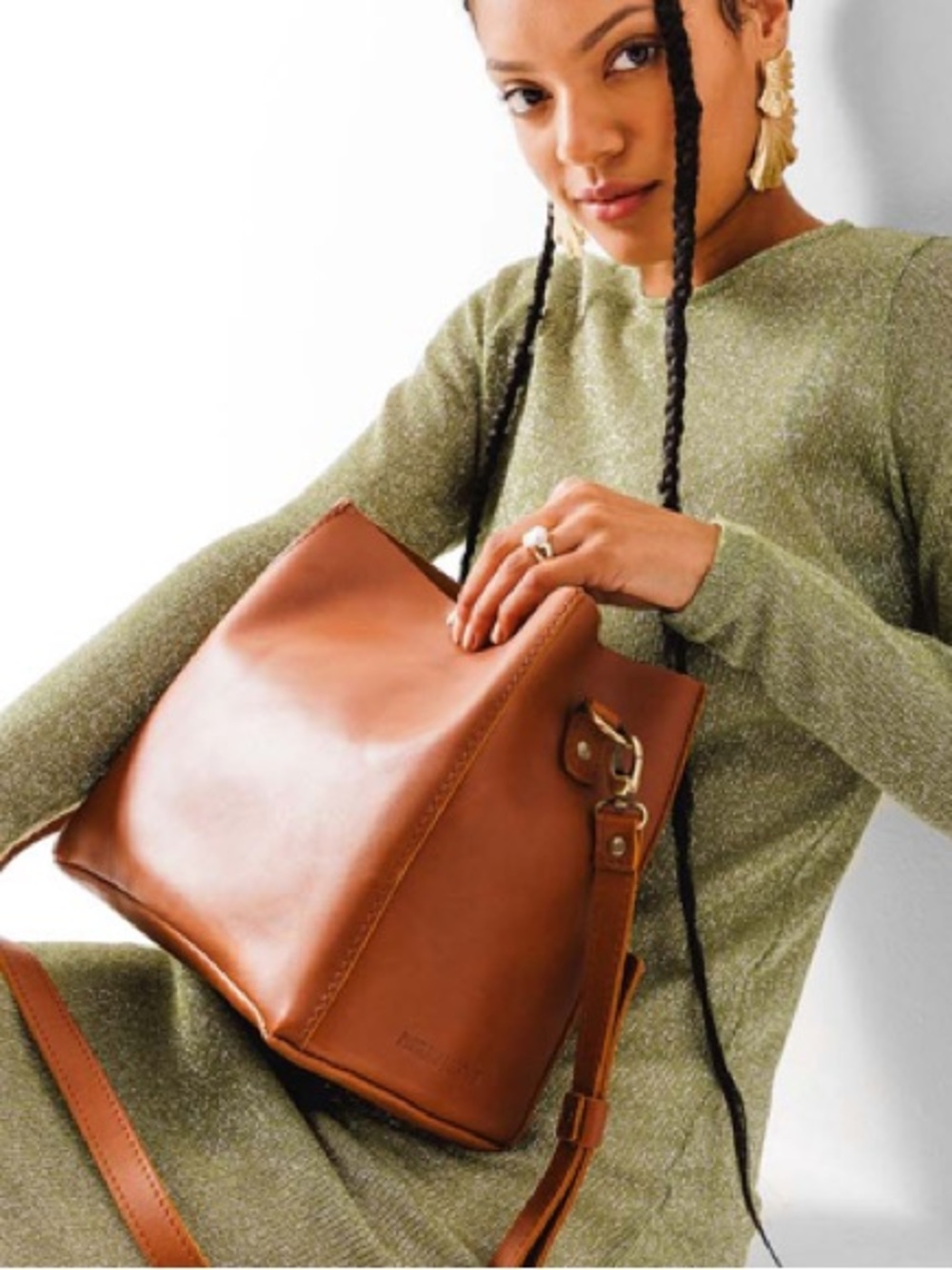 PORTLAND LEATHER BUTTERFLY BUCKET BAG IN HONEY - Picture 2 of 15